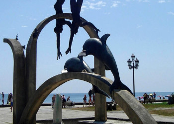 Скульптура «Ныряльщики» в Пицунда, Абхазия. Фото 1 – фотографии Абхазии