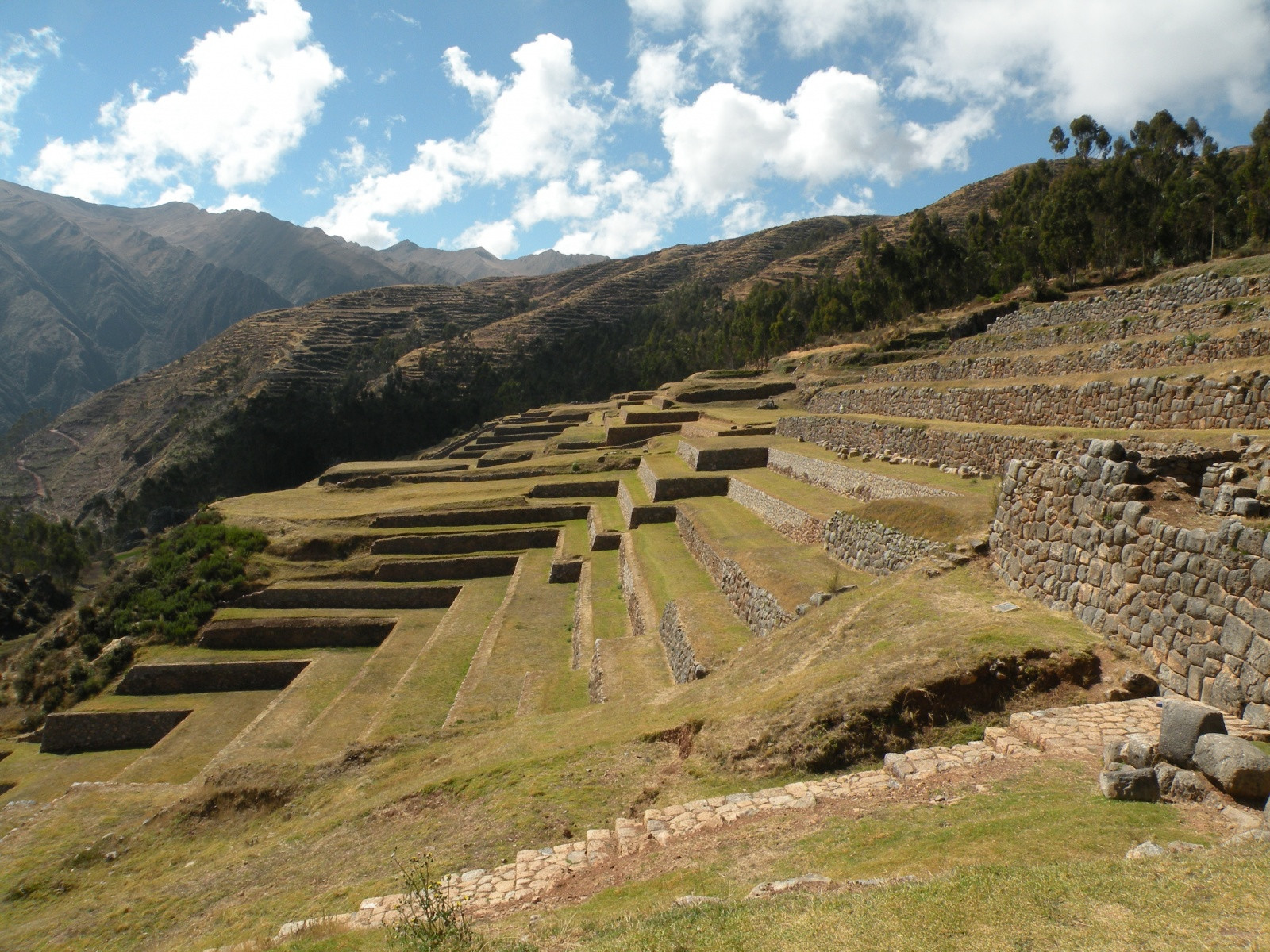 Великолепные инкские террасы в Чинчеро (Chinchero) – фотографии Перу
