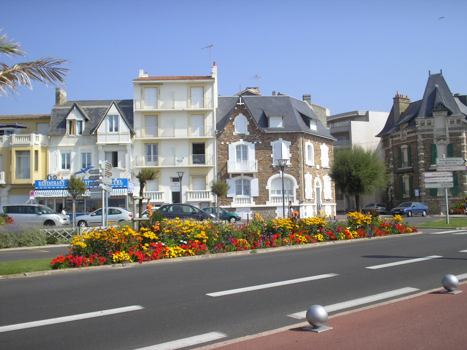 Дома в Ле-Сабль-д Олон, Франция. Фото 2 – фотографии Франции