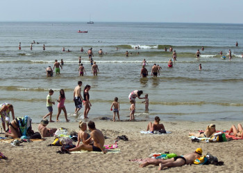 Популярный городской пляж Пирита, Таллин – фотографии Эстонии