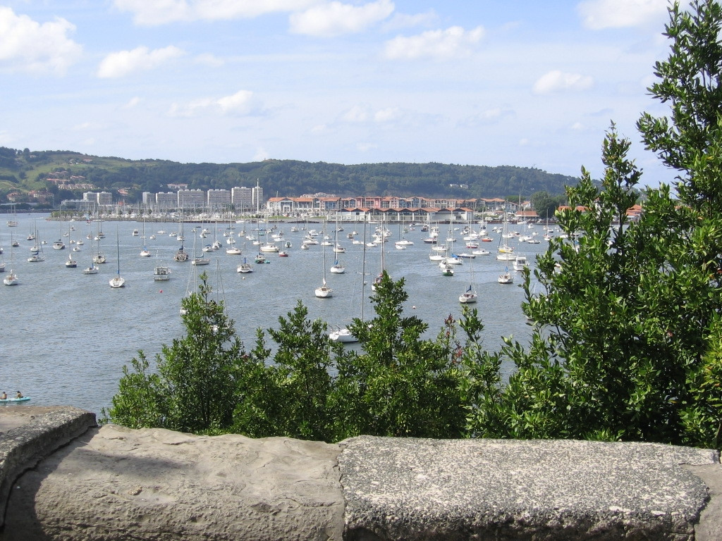 Яхты и катера в Андае, Франция – фотографии Франции