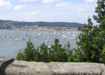 Яхты и катера в Андае, Франция – фотографии Франции