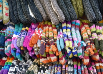 Шопинг - тёплые шапки для гор – фотографии Непала