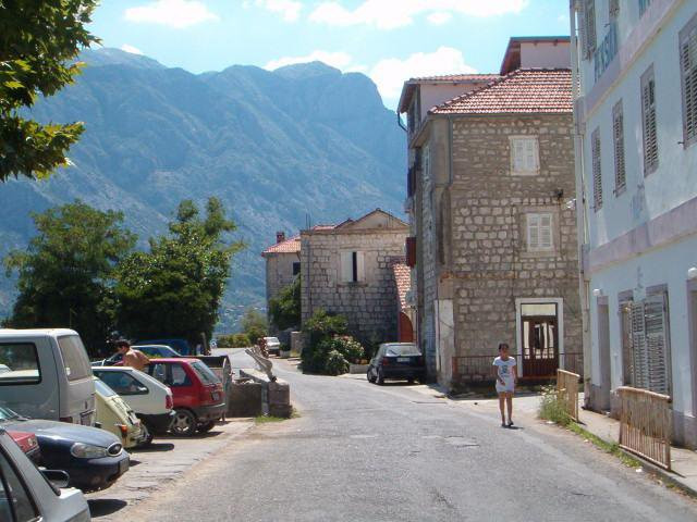 Улица в Прчань, Черногория. Фото 1 – фотографии Черногории