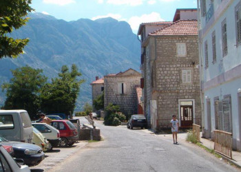 Улица в Прчань, Черногория. Фото 1 – фотографии Черногории