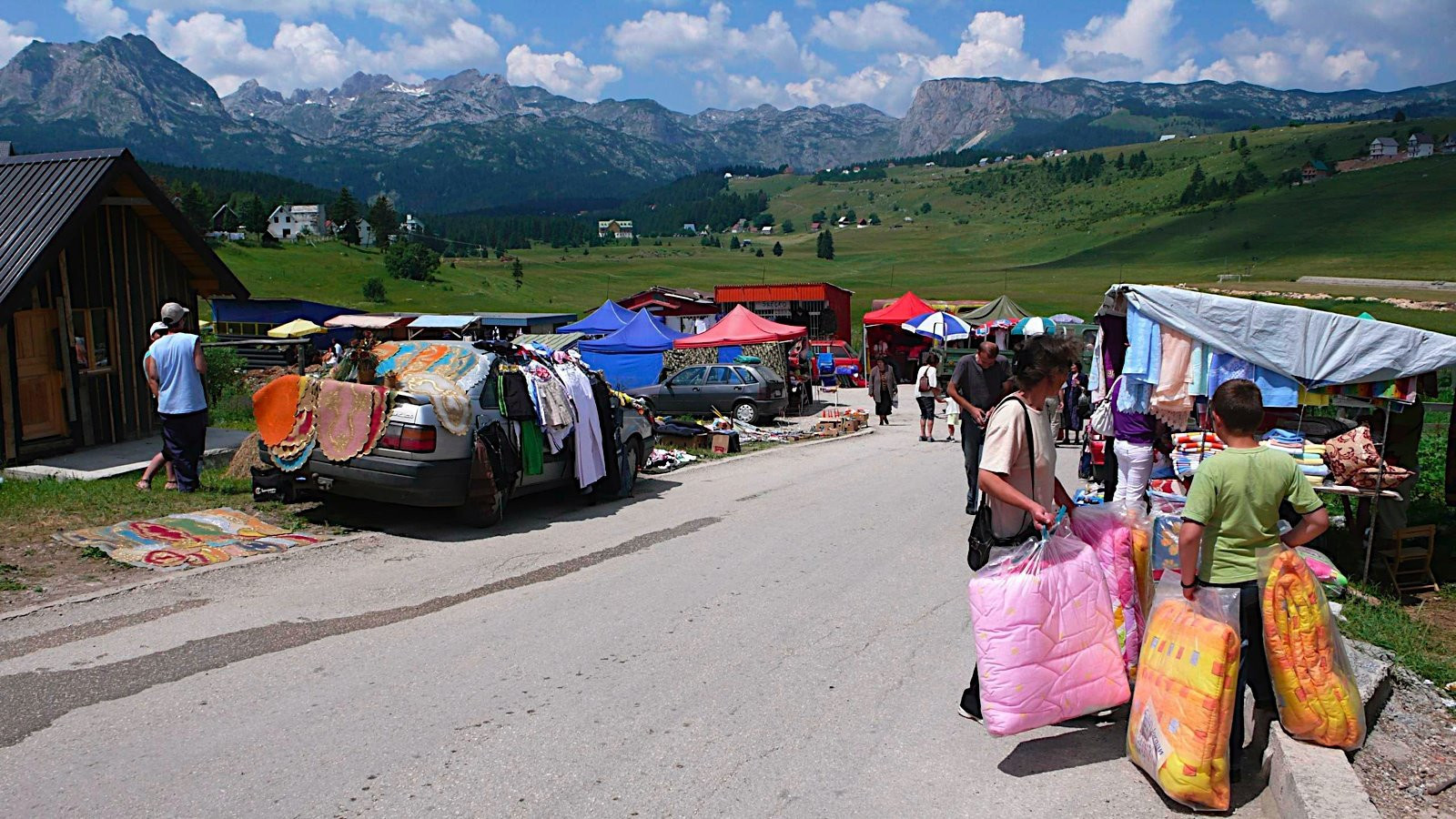 Базар в Жабляк, Черногория – фотографии Черногории