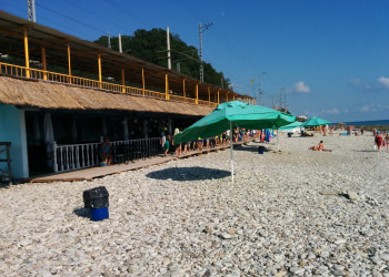 Кафе на пляже Дедеркоя. Фото 1 – фотографии России