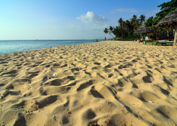 Песок тут классный, хоть и не белоснежный – фотографии Вьетнама