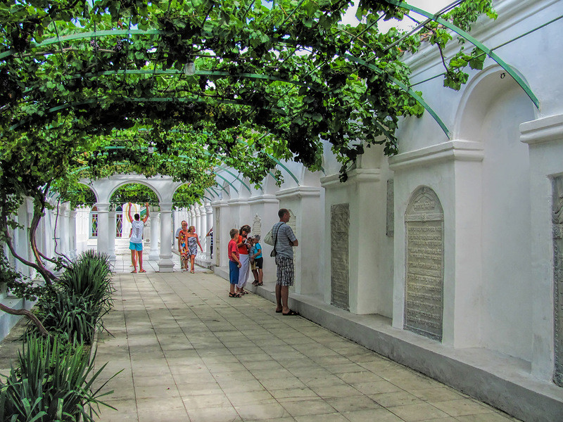 Храмовый комплекс Кенассы в Евпатории, Крым. Фото 1 – фотографии России