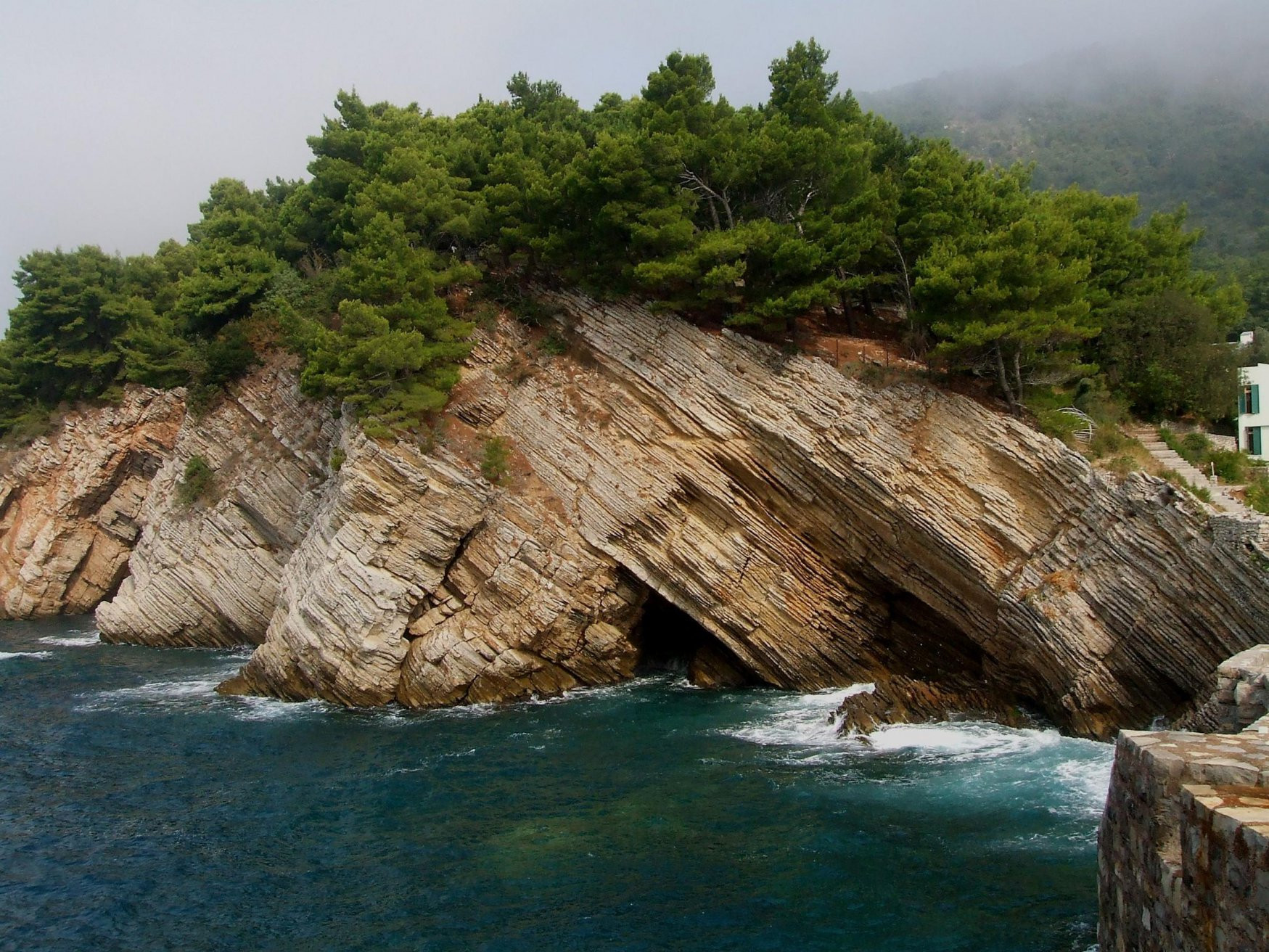 Скала в Петровац, Черногория. Фото 4 – фотографии Черногории