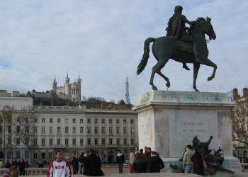 Памятник в Лионе, Франция – фотографии Франции