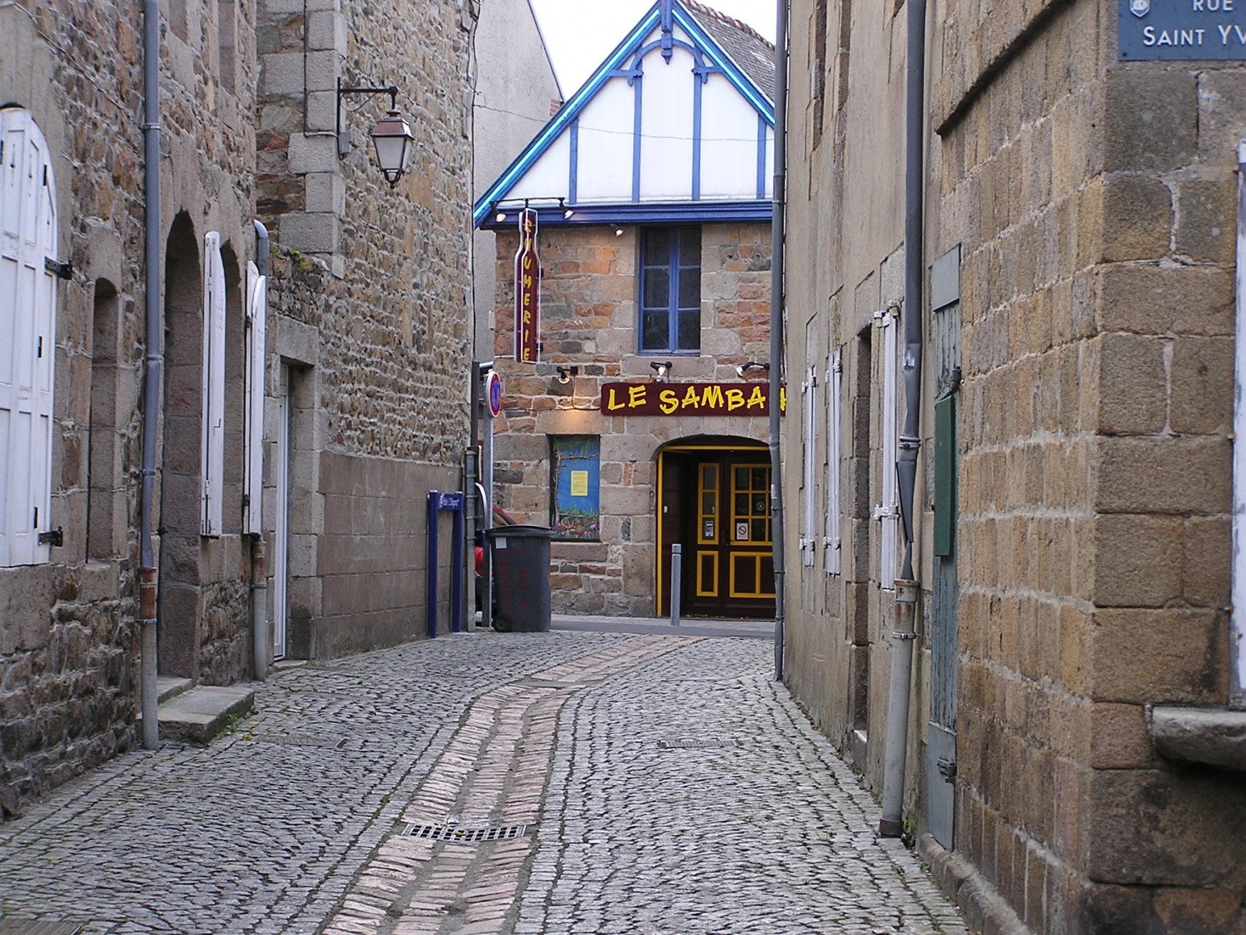 Улица в Пэмполе, Франция. Фото 2 – фотографии Франции