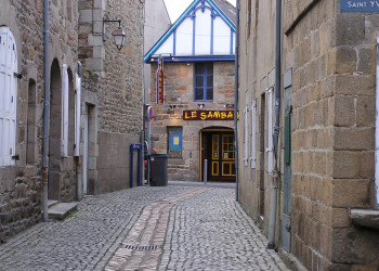 Улица в Пэмполе, Франция. Фото 2 – фотографии Франции