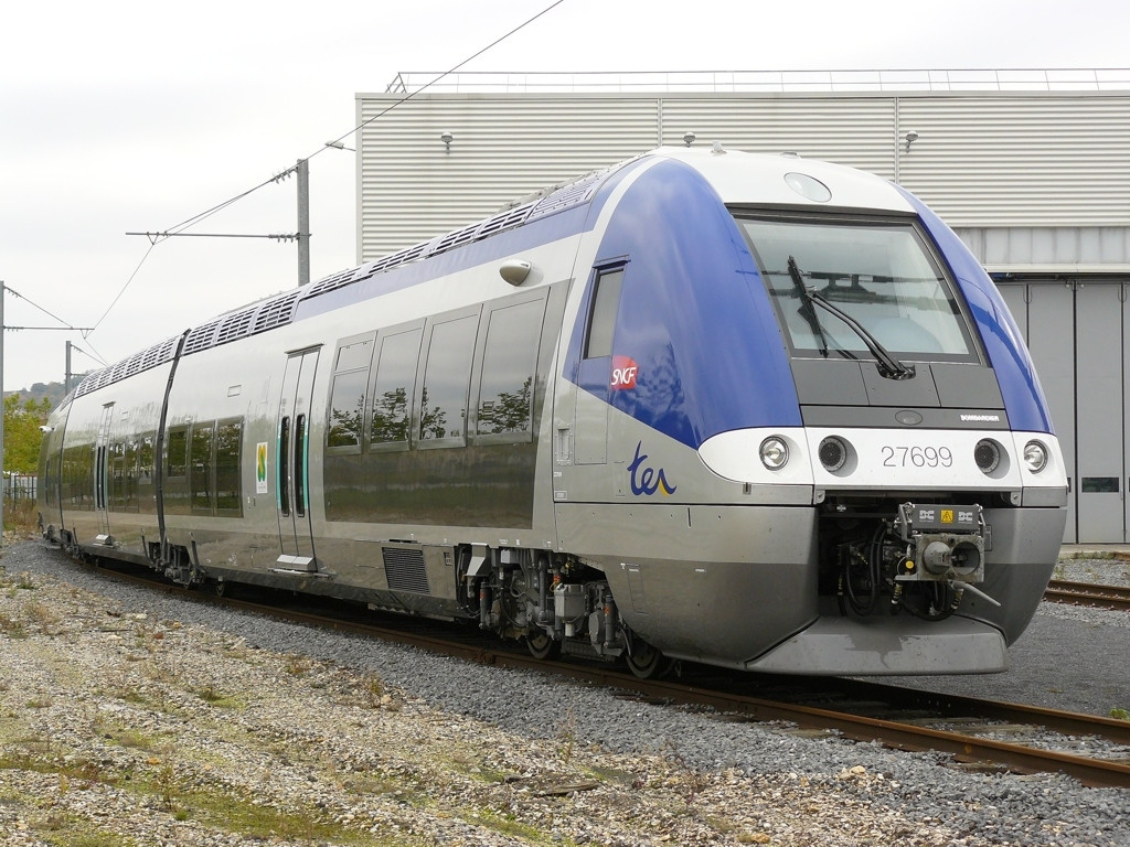 Поезд в Эперне, Франция – фотографии Франции