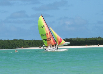 Парусник в море Кайо-Энсеначос, Куба. Фото 2 – фотографии Кубы
