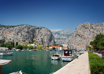 Причал в Омиш, Хорватия – фотографии Хорватии