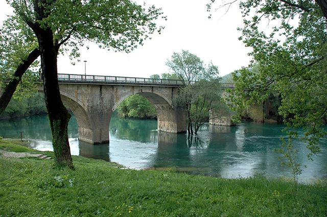 Река в Даниловграде, Черногория – фотографии Черногории