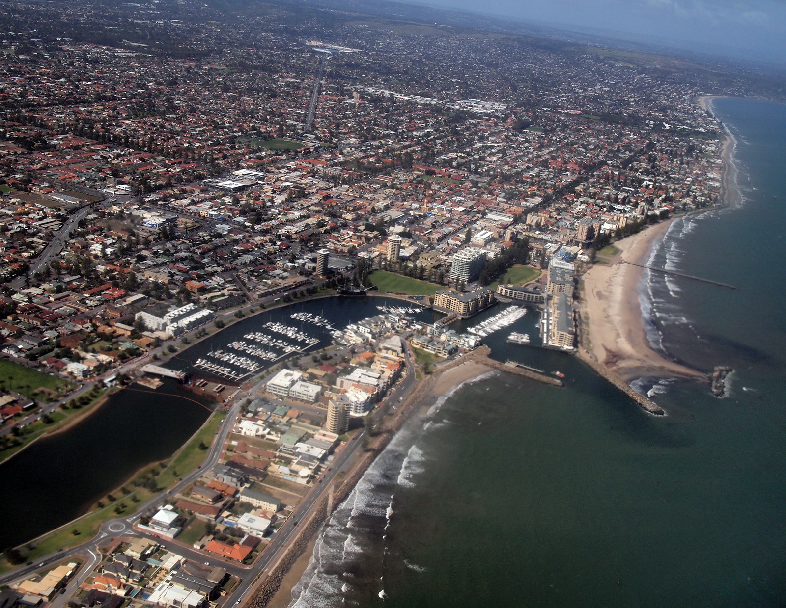 Вид с самолёта на пляж Гленелг, Аделаида – фотографии Австралии
