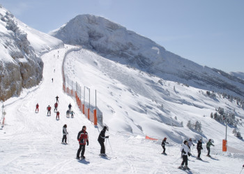 Лыжники в Виллар-де-Лан, Франция – фотографии Франции