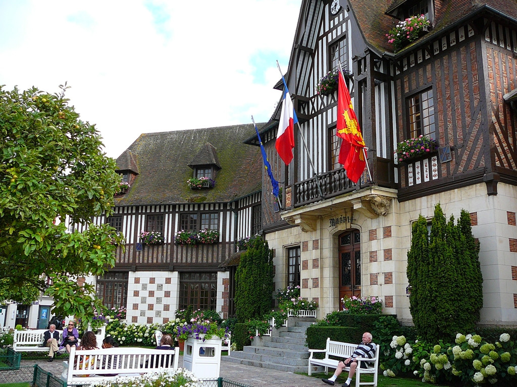 Дома в Довиле, Франция. Фото 1 – фотографии Франции