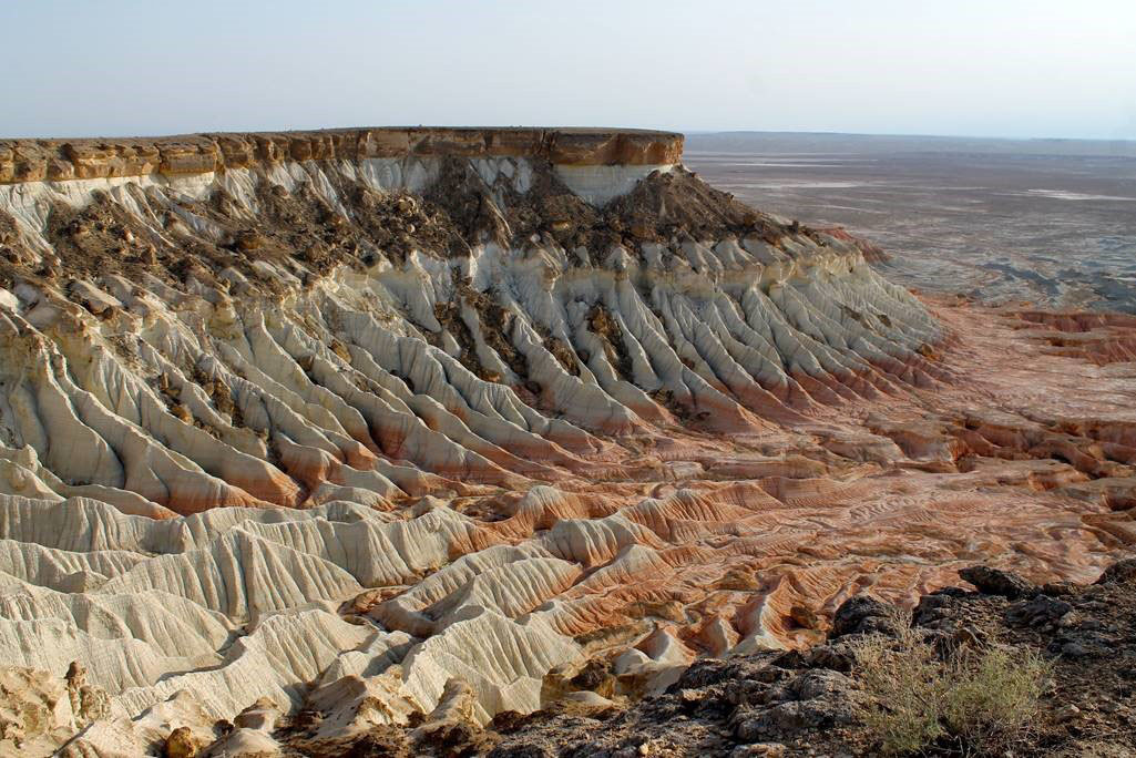 Красивый каньон Янги-Кала (Yangy-kala) рядом с Туркменбашы, Туркменистан – фотографии Туркменистана