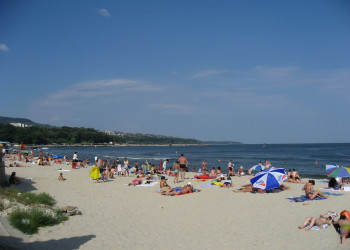 Люди на пляже  в Варне, Болгария. Фото 2 – фотографии Болгарии