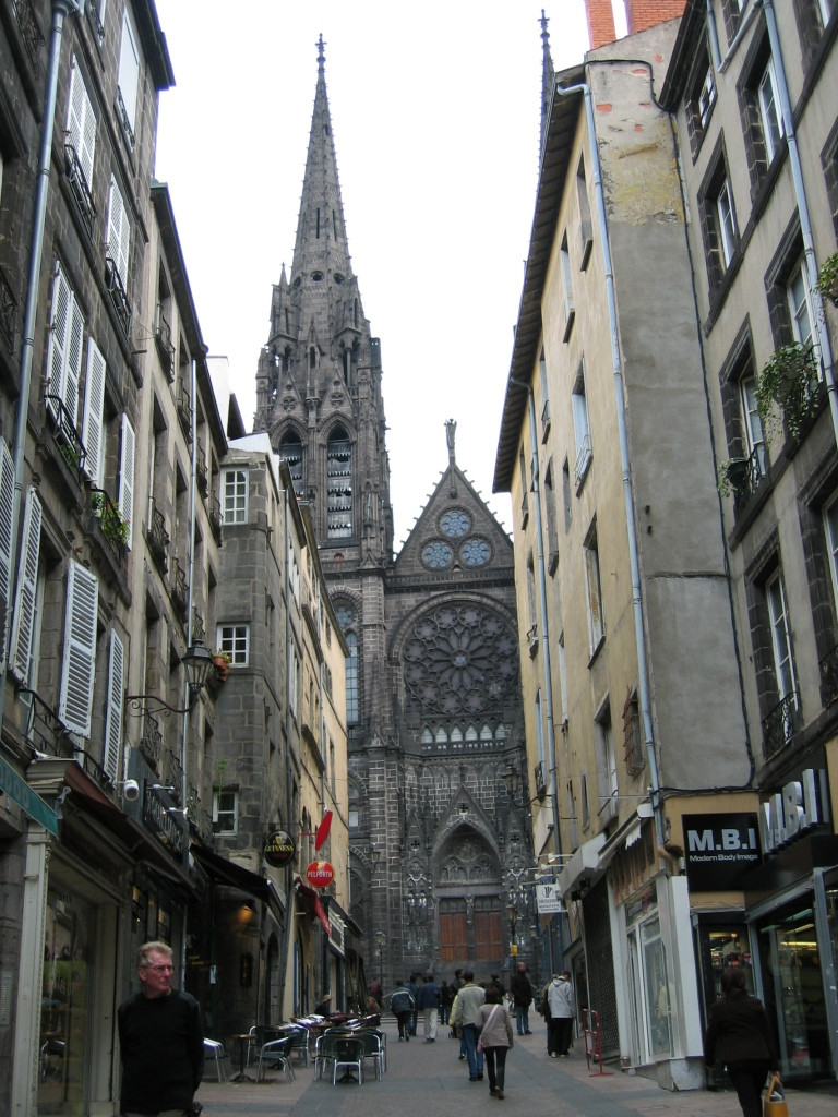 Храм в Клермон-Ферран, Франция. Фото 1 – фотографии Франции