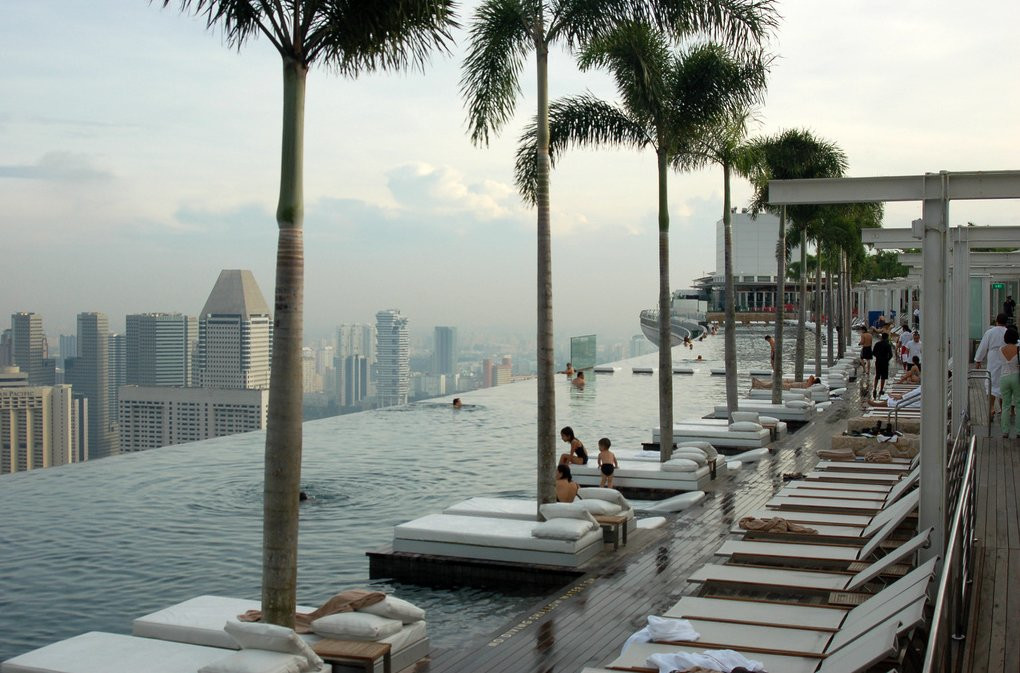 Бассейн в отеле Марина-Бэй-Сэндс – фотографии Сингапура