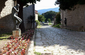 Памятник в Осоре, Хорватия – фотографии Хорватии