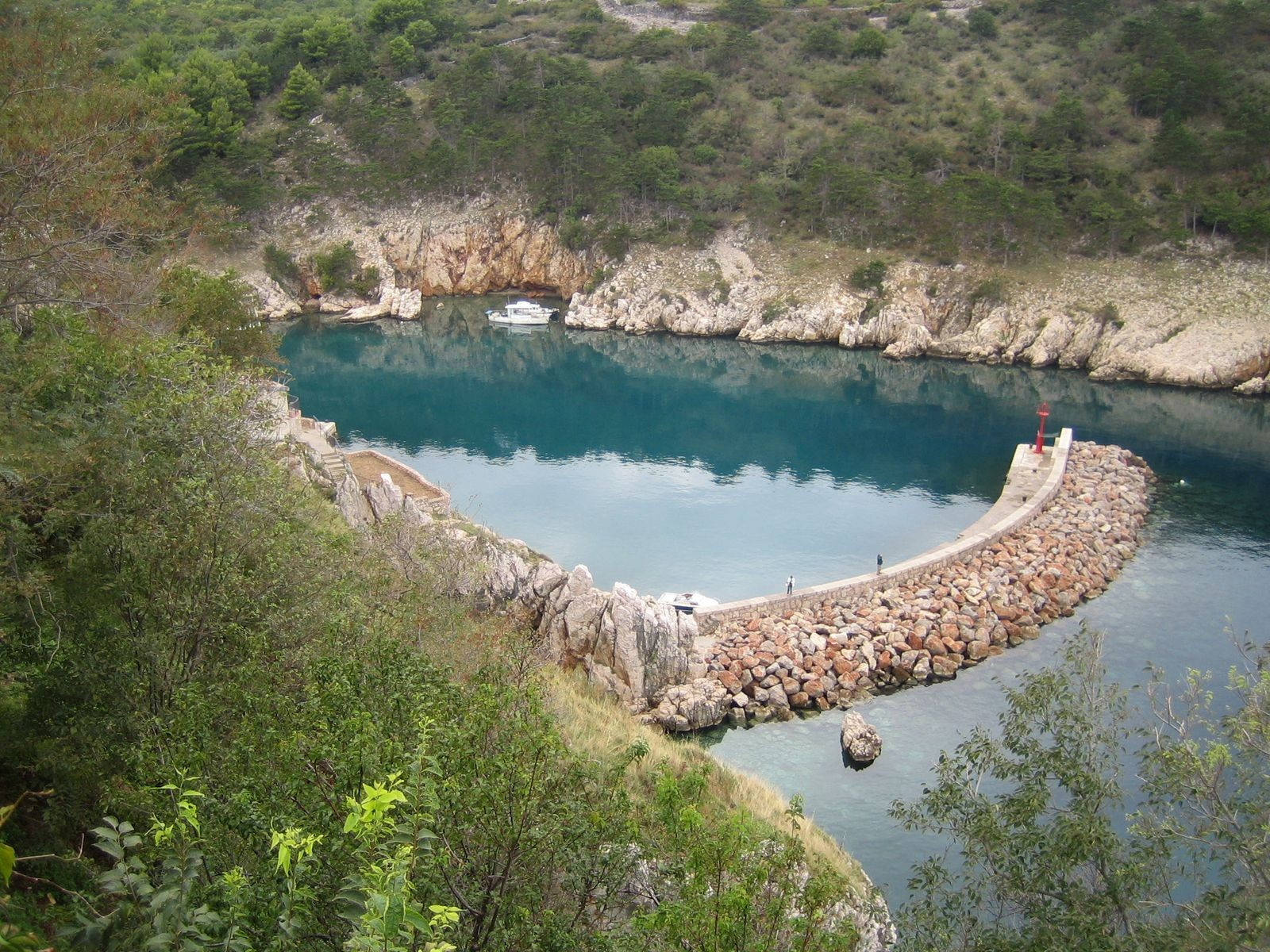 Берега в Врбник, Хорватия – фотографии Хорватии