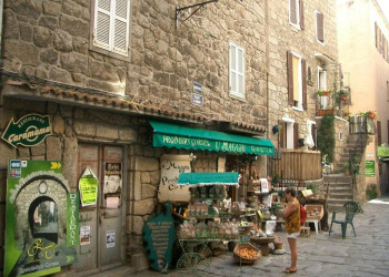 Магазин в Сартене, Франция – фотографии Франции