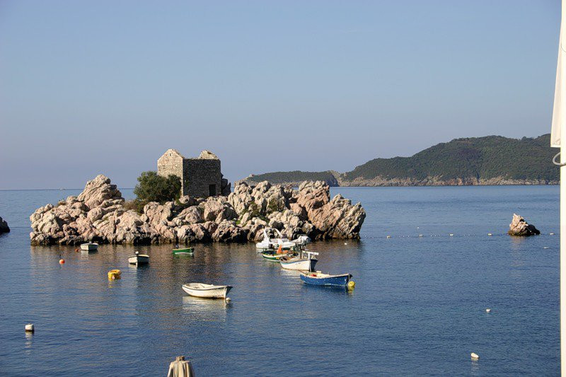 Остров в Милочер, Черногория – фотографии Черногории