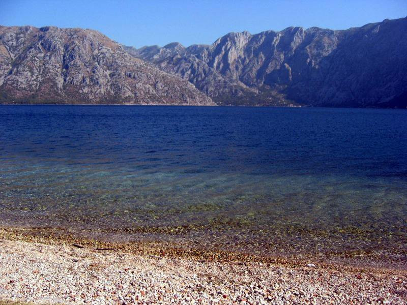 Пляж в Которском заливе, Черногория. Фото 1 – фотографии Черногории