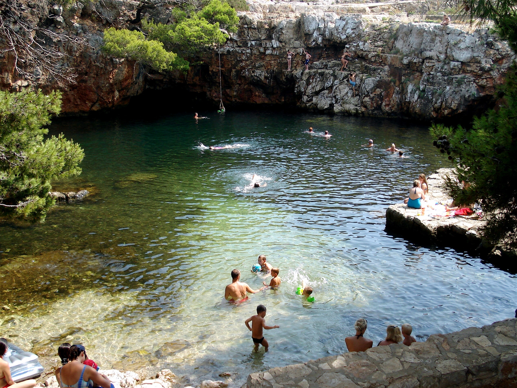 Люди на острове Локрум, Хорватия – фотографии Хорватии