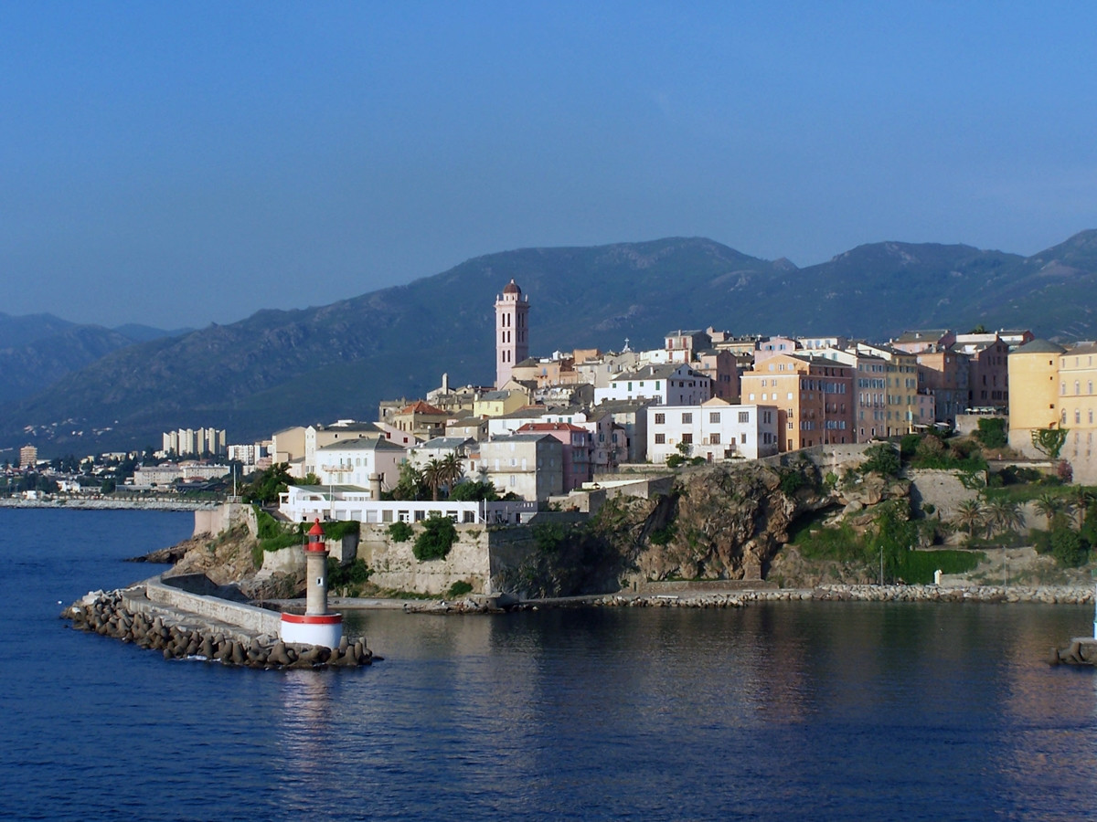 Маяк в Бастии, Франция. Фото 1 – фотографии Франции