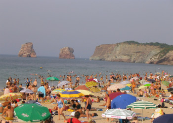 Люди на пляже в Андае, Франция. Фото 4 – фотографии Франции