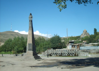 Памятник голубке Карин Андреас в Сисиан, Армения – фотографии Армении