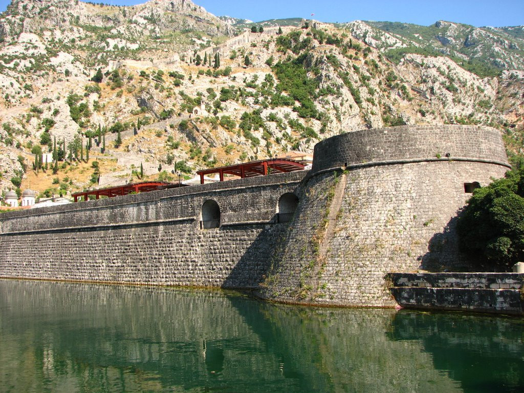 Канал в Котор, Черногория – фотографии Черногории