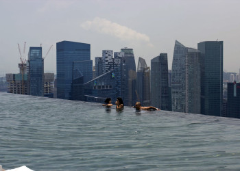 Бассейн на крыше отеля Marina Bay Sands – фотографии Сингапура