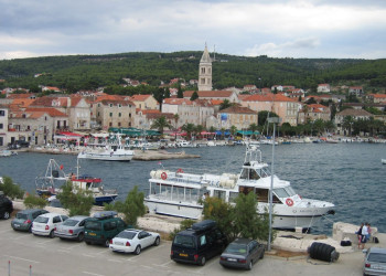 Транспорт на набережной в Супетар, Хорватия. Фото 1 – фотографии Хорватии