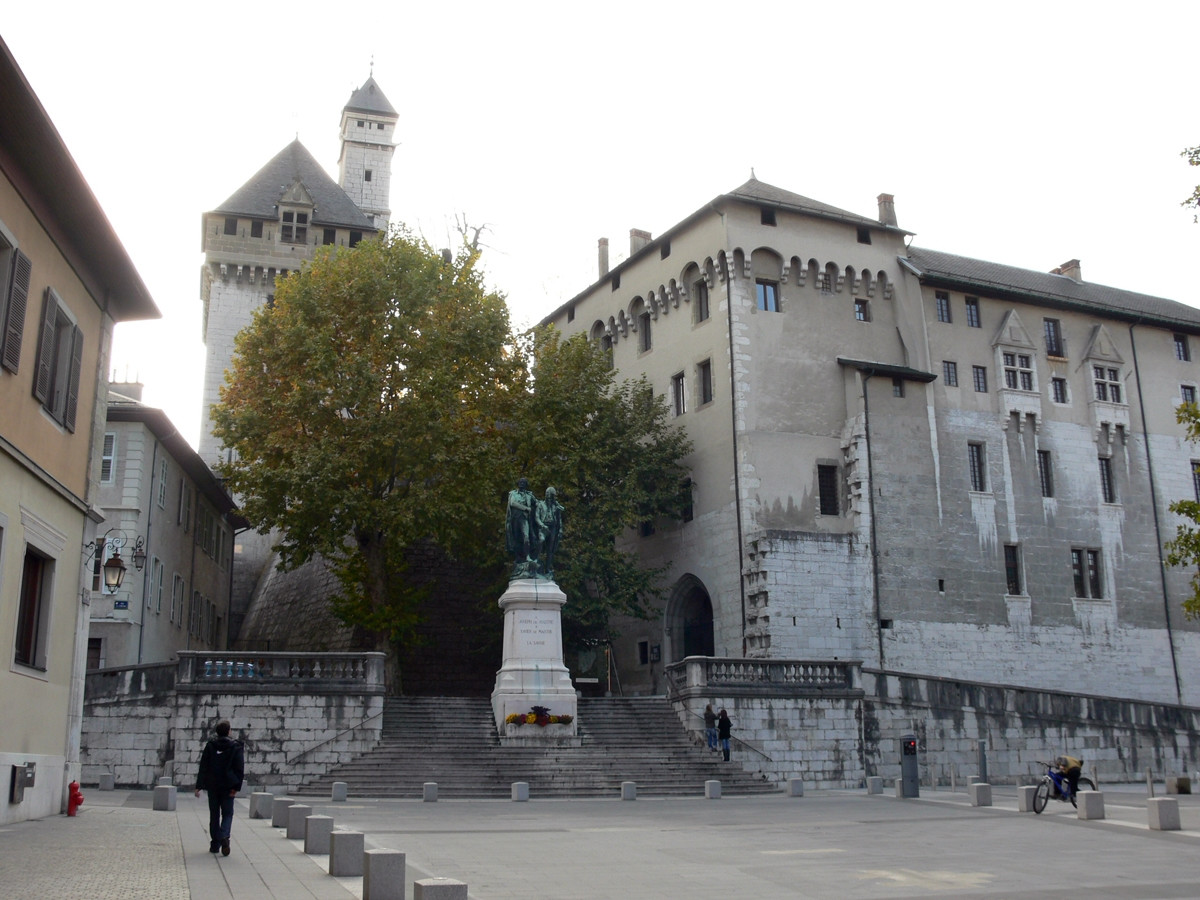 Достопримечательность в Шамбери, Франция. Фото 1 – фотографии Франции