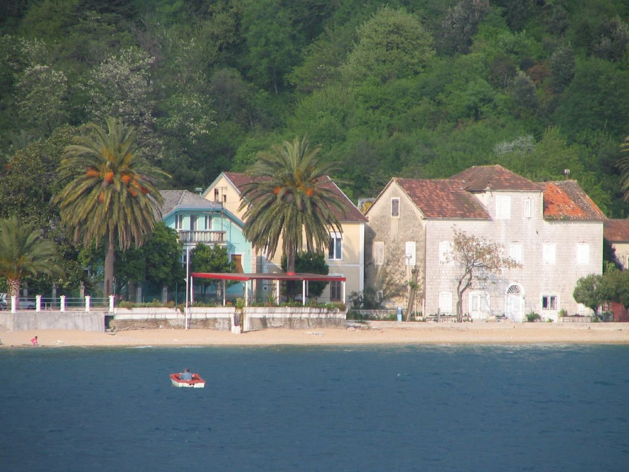 Пляж в Херцег-Нови, Черногория. Фото 7 – фотографии Черногории