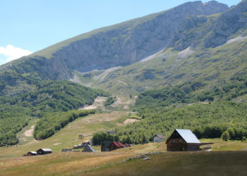 Дома в Дурмитор, Черногория – фотографии Черногории