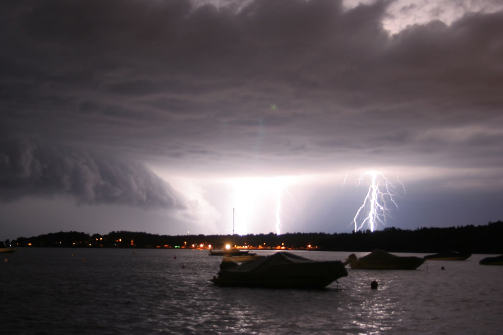 Молния в Фунтана, Хорватия. Фото 1 – фотографии Хорватии