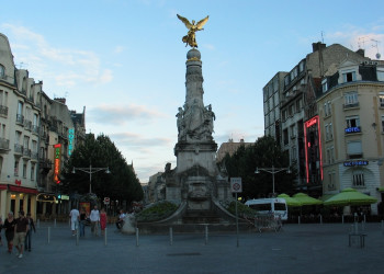 Памятник в Реймсе, Франция. Фото 1 – фотографии Франции