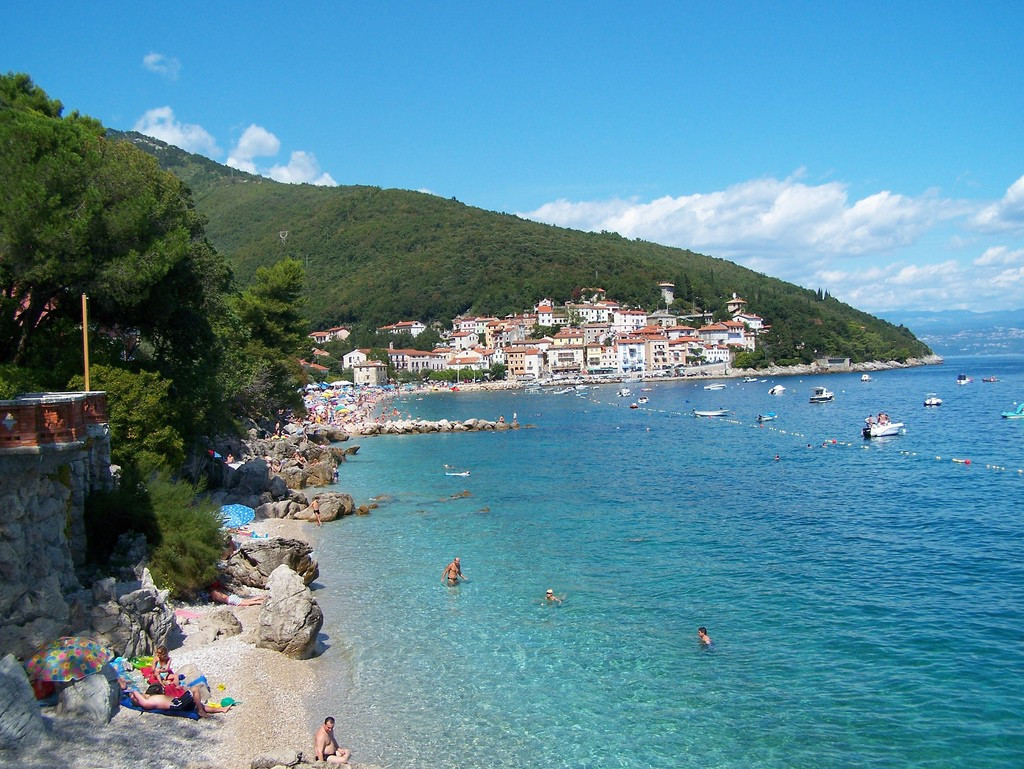 Пляж в Мощеничка-Драга, Хорватия. Фото 10 – фотографии Хорватии