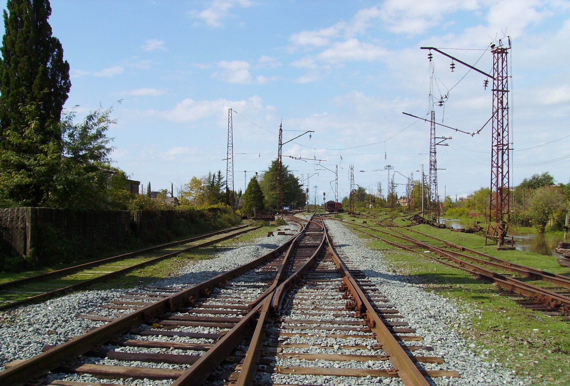 Железная дорога в Очамчыра, Абхазия – фотографии Абхазии