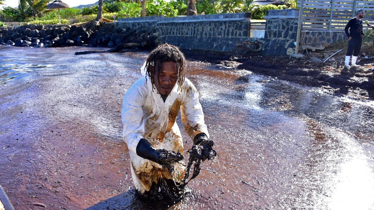 Авария нефтяного танкера у берегов Маврикия в августе 2020 – фотографии Маврикия