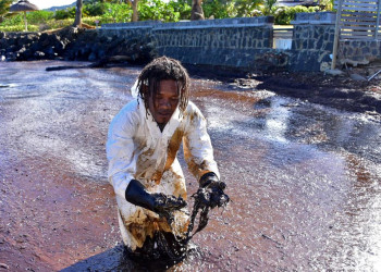 Авария нефтяного танкера у берегов Маврикия в августе 2020 – фотографии Маврикия