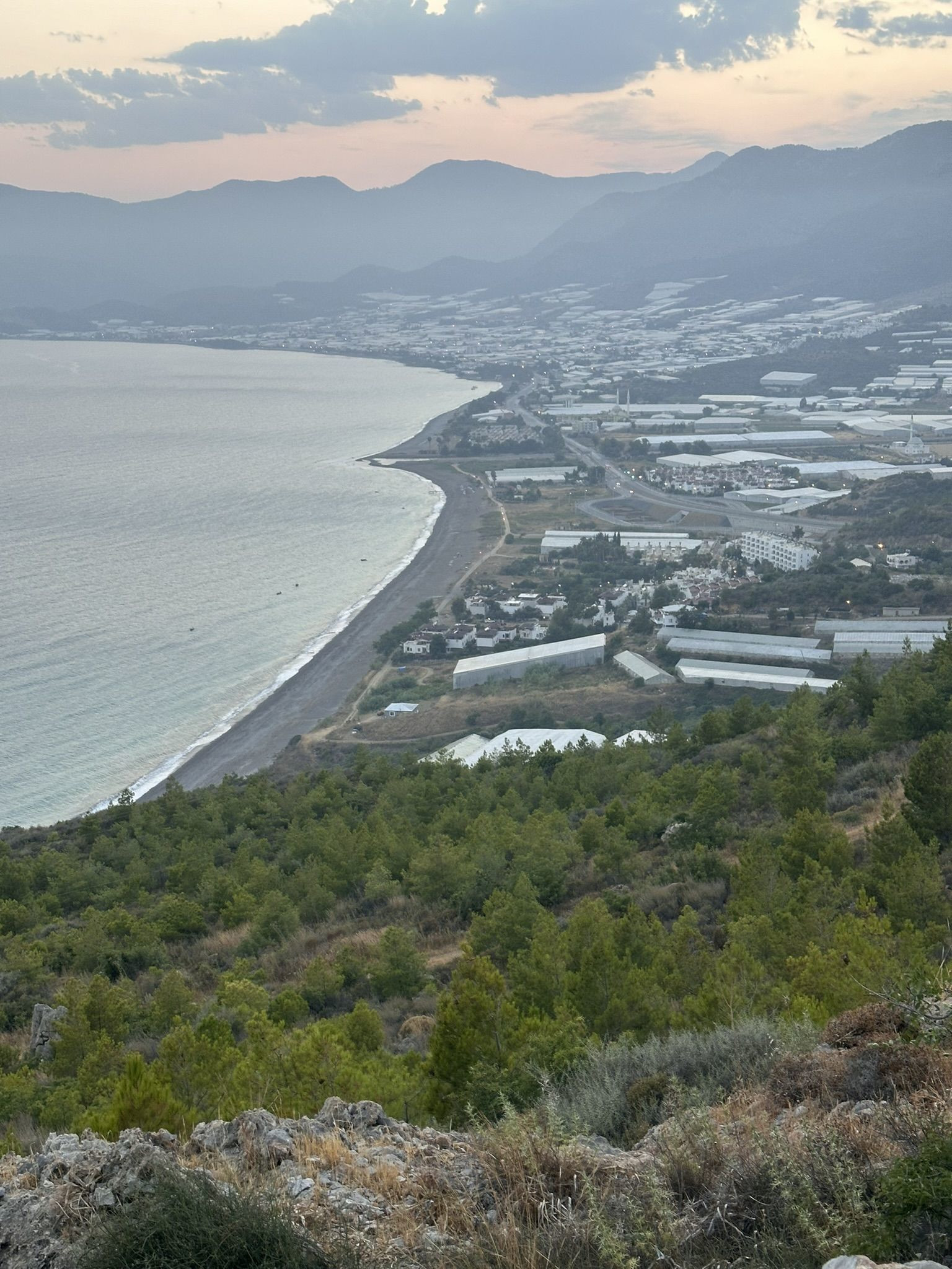 Вид с серпантина на городок Tekeli, Bozyazı (Мерсин) – фотографии Турции